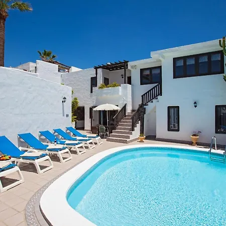 Villa Splendid Puerto Del Carmen 4 Bedrooms Heated Pool Marica Centre Of Location Puerto del Carmen (Lanzarote)