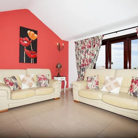 Villa Splendid Puerto Del Carmen 4 Bedrooms Heated Pool Marica Centre Of Location Puerto del Carmen (Lanzarote)