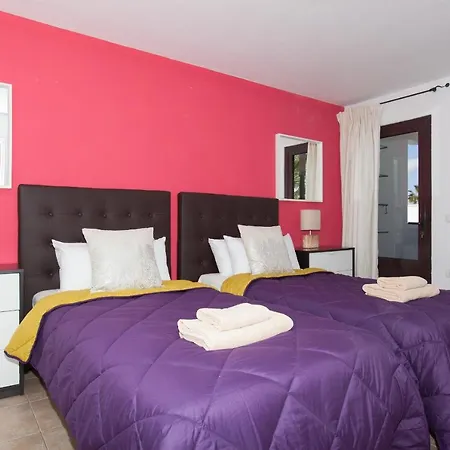 Splendid Puerto Del Carmen 4 Bedrooms Heated Pool Marica Centre Of Location Villa Puerto del Carmen (Lanzarote)